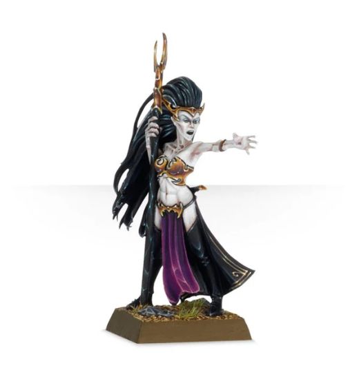 GRAN HECHICERA ELFA OSCURA